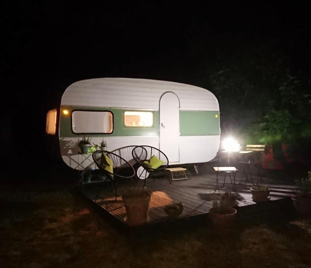 Ma Caravane Dans Les Collines Villeneuve-la-Comptal Екстер'єр фото